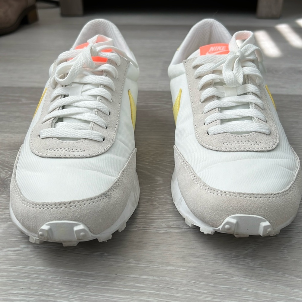 Nike Daybreak Women's Low Pale Ivory Light Citron Causal Sneakers | EUC Size 9.5 - Picture 5 of 11